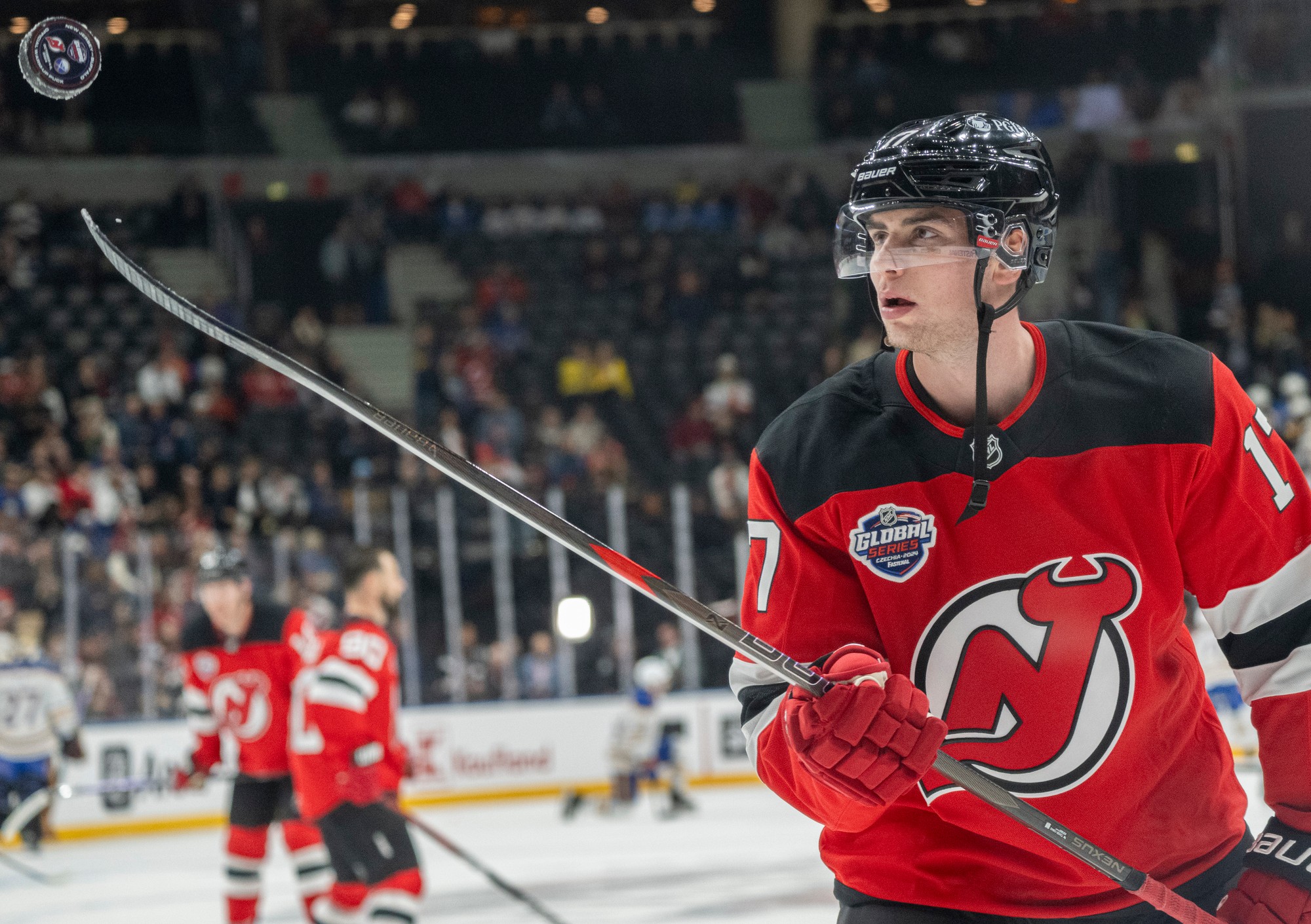 Slovenský hokejista Šimon Nemec z New Jersey Devils počas rozkorčuľovania.