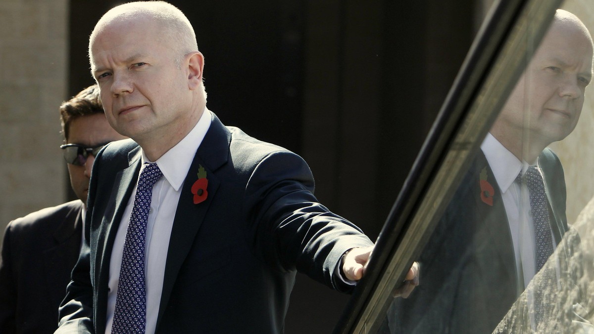 Brytyjski minister spraw zagranicznych William Hague zaapelował do egipskiego prezydenta Hosniego Mubaraka, by "wysłuchał aspiracji mieszkańców Egiptu". Przeciwko Mubarakowi toczą się w jego kraju gwałtowne demonstracje.