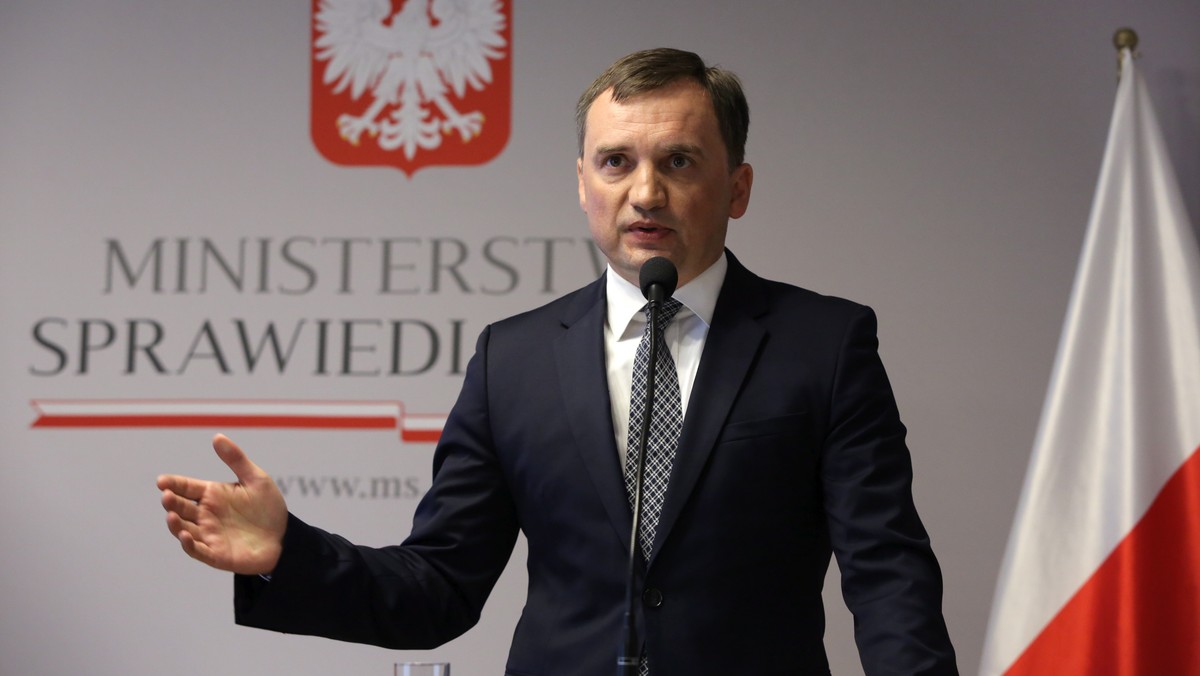 Minister sprawiedliwości powołał wczoraj nową prezes Sądu Okręgowego w Warszawie. To Joanna Bitner, kojarzona z obecnym wiceministrem sprawiedliwości sędzią Łukaszem Piebiakiem. Sama Bitner zaprzecza, jakoby to ona złożyła wniosek o odwołanie wiceprezesów.