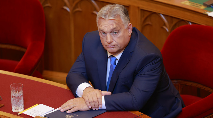 Orbán Viktor kormányfőt bombázzák meg kérdéseikkel  az ellenzéki képviselők/Fotó: Knapp Zoltán