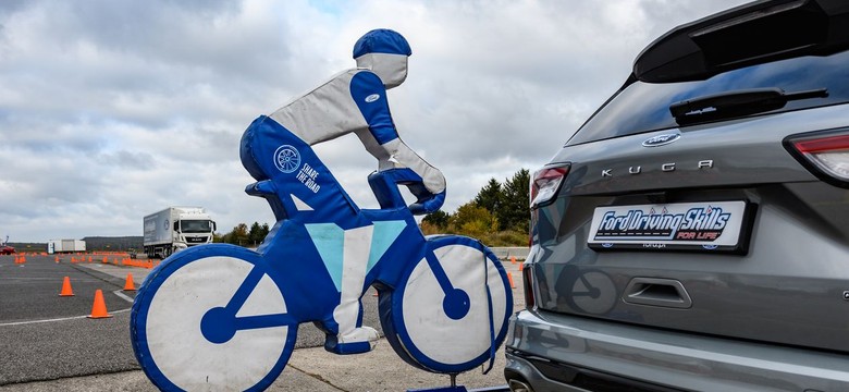 Ford za darmo szkoli kierowców w Polsce. Znasz holenderską metodę?