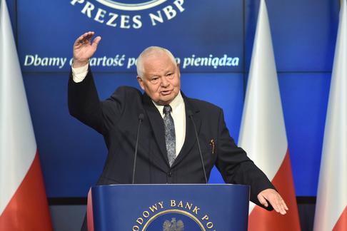 Prezes NBP Adam Glapiński podczas konferencji prasowej, Warszawa, 6 października 2022 r