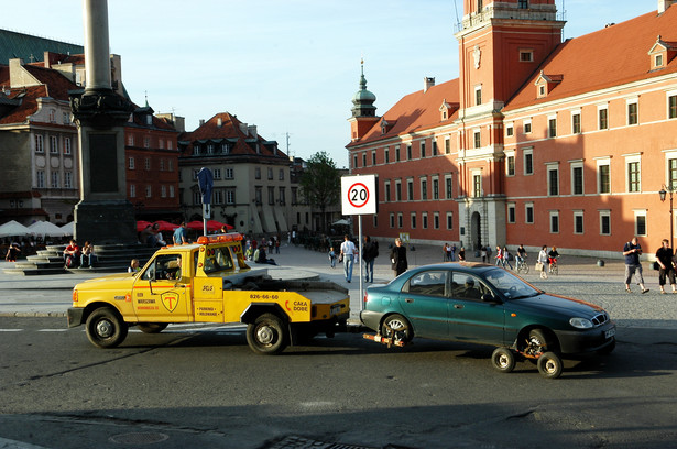 Samochody, które odholuje policja zostaną zlicytowane jeżeli ich właściciele nie zgłoszą się po odbiór przez pół roku.