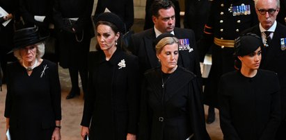 Ekspertka od mowy ciała o "geście samokontroli" Kate. To, co dostrzegła w twarzy Meghan, daje do myślenia