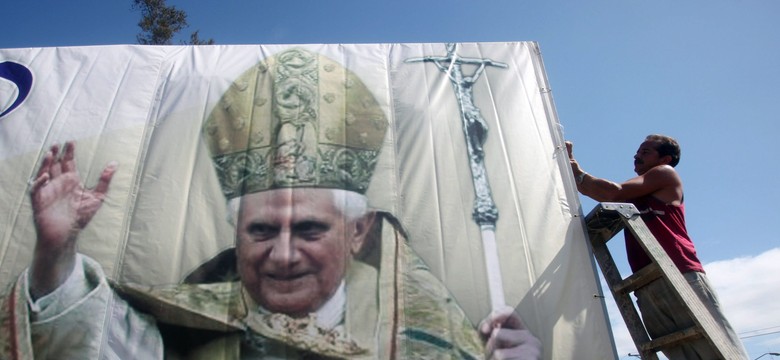 Przyjeżdża papież, wszyscy dostają wolne