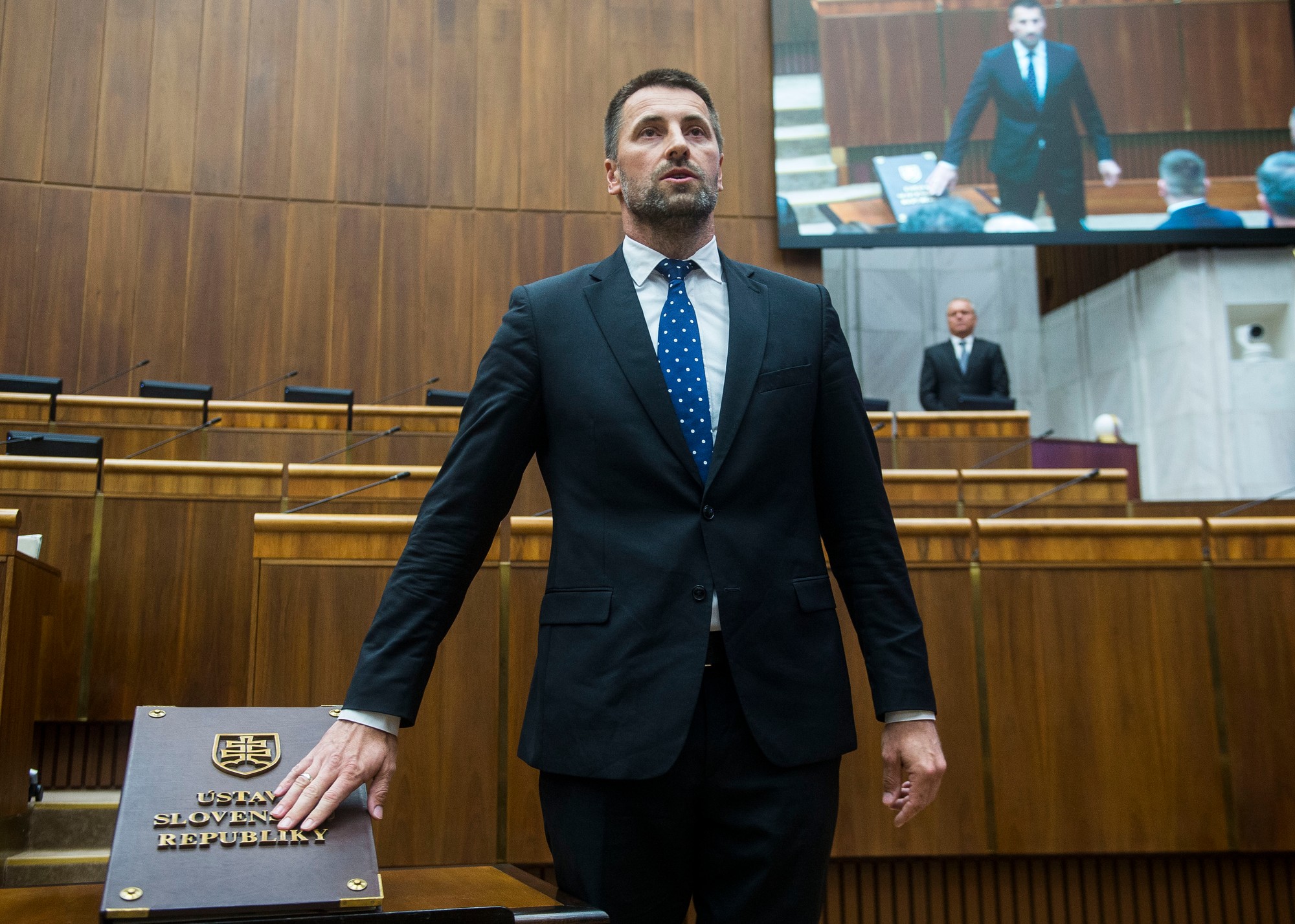 Marián Viskupič (SaS) skladá poslanecký sľub počas ustanovujúcej schôdze Národnej rady Slovenskej republiky.