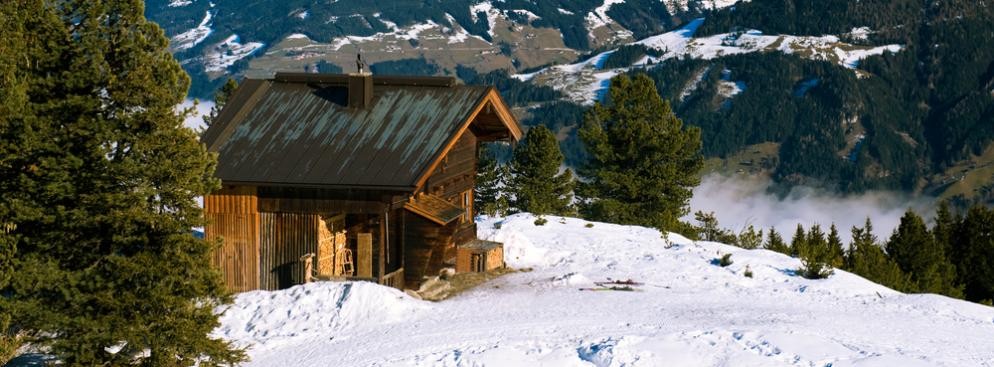 Za wynajęcie chaty w polskich górach w okresie świątecznym zapłacimy około 1500 złotych za dobę.