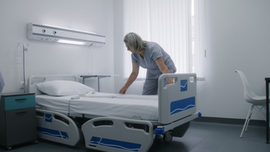 ile zarabia salowa? kwota może zdziwić