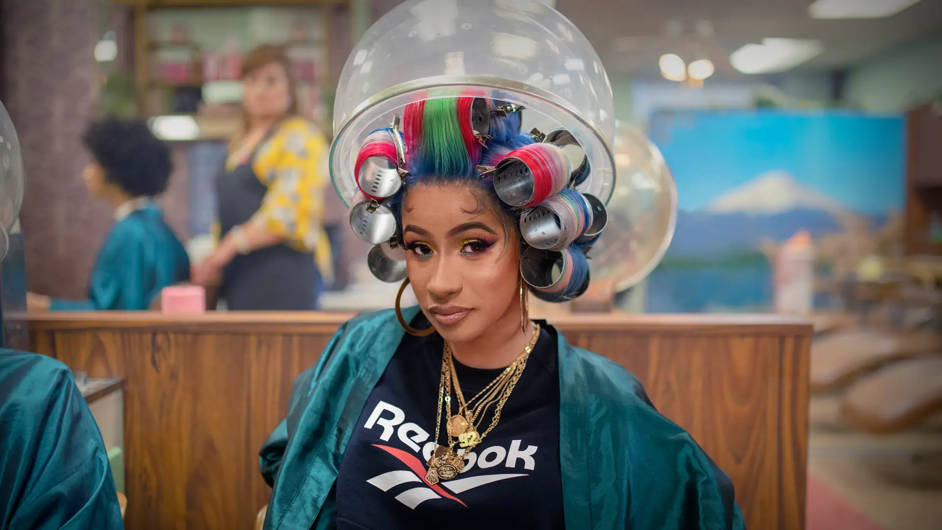 Cardi B pokazuje swoje najbardziej szalone na świecie paznokcie w kampanii Reeboka