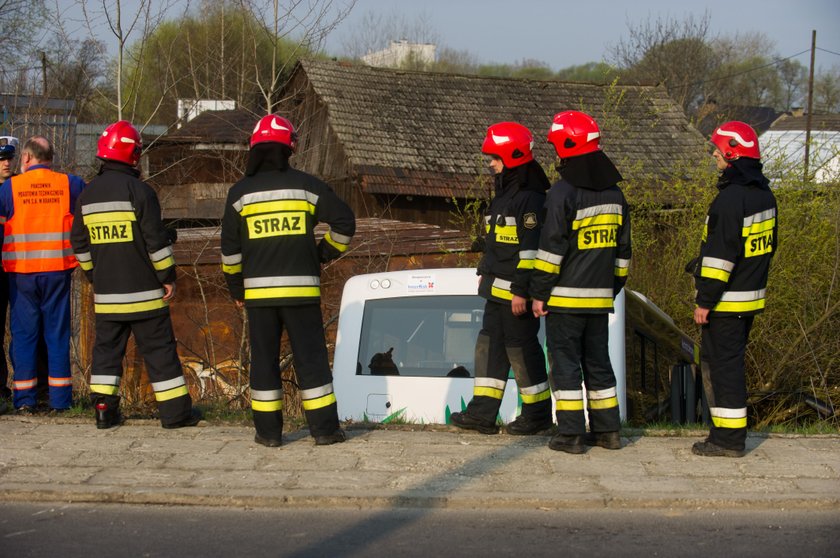 Wypadek autobusu MPK w Nowej Hucie. 10 osób rannych