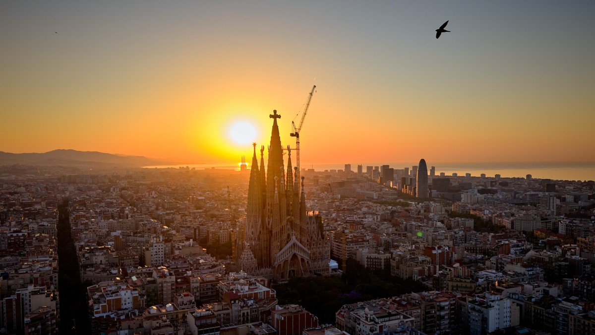Barselona i pogled na baziliku Sagrada Familija