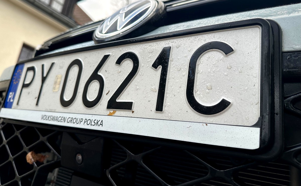 Kierowcy zakrywają wnętrza aut czarną folią. Prawniczka: Kontrolerzy robią zdjęcia przed ukaraniem