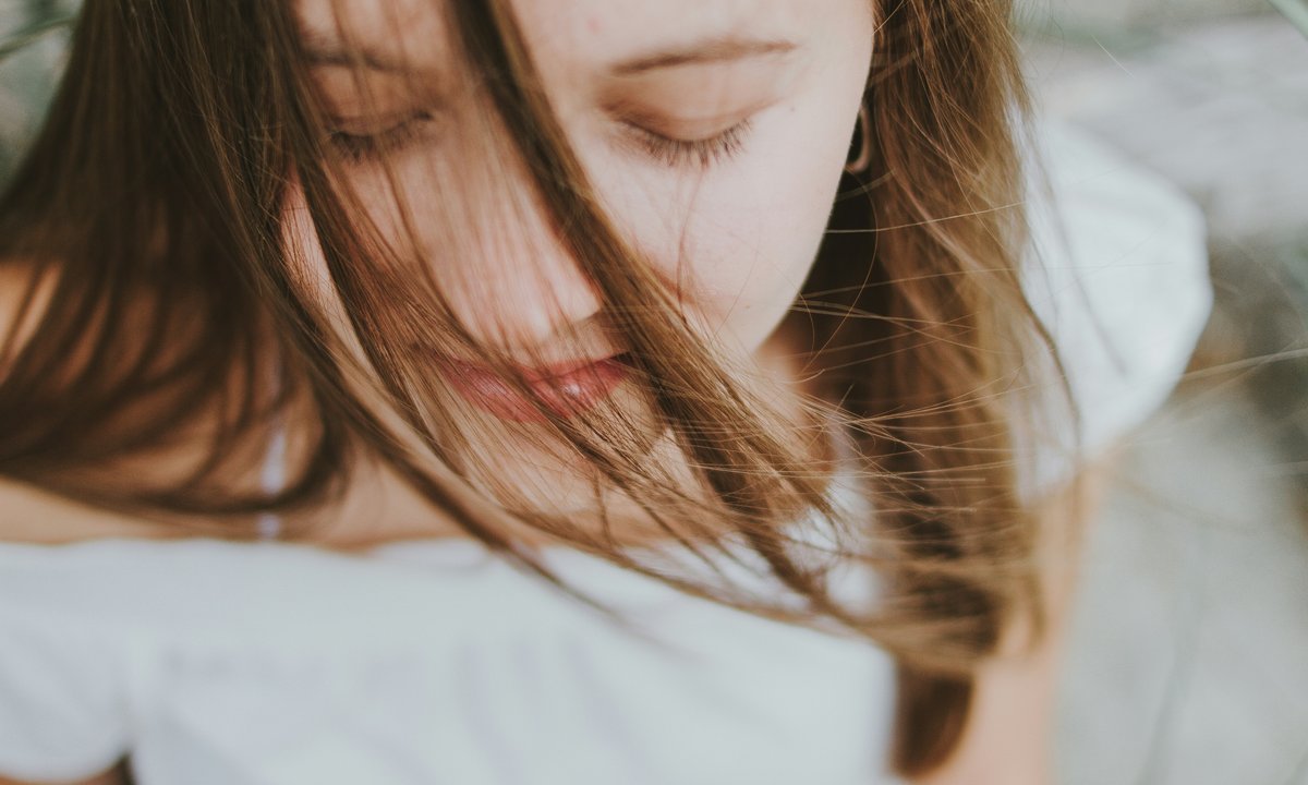 Żel do mycia twarzy i demakijażu, który nie podrażni wrażliwej buzi (i jest właśnie dostępny w świetnej cenie)? To ten