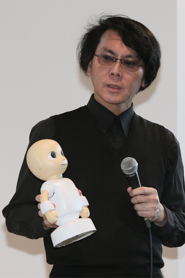 Japonia: pierwsza na świecie konferencja prasowa humanoidów i robotów