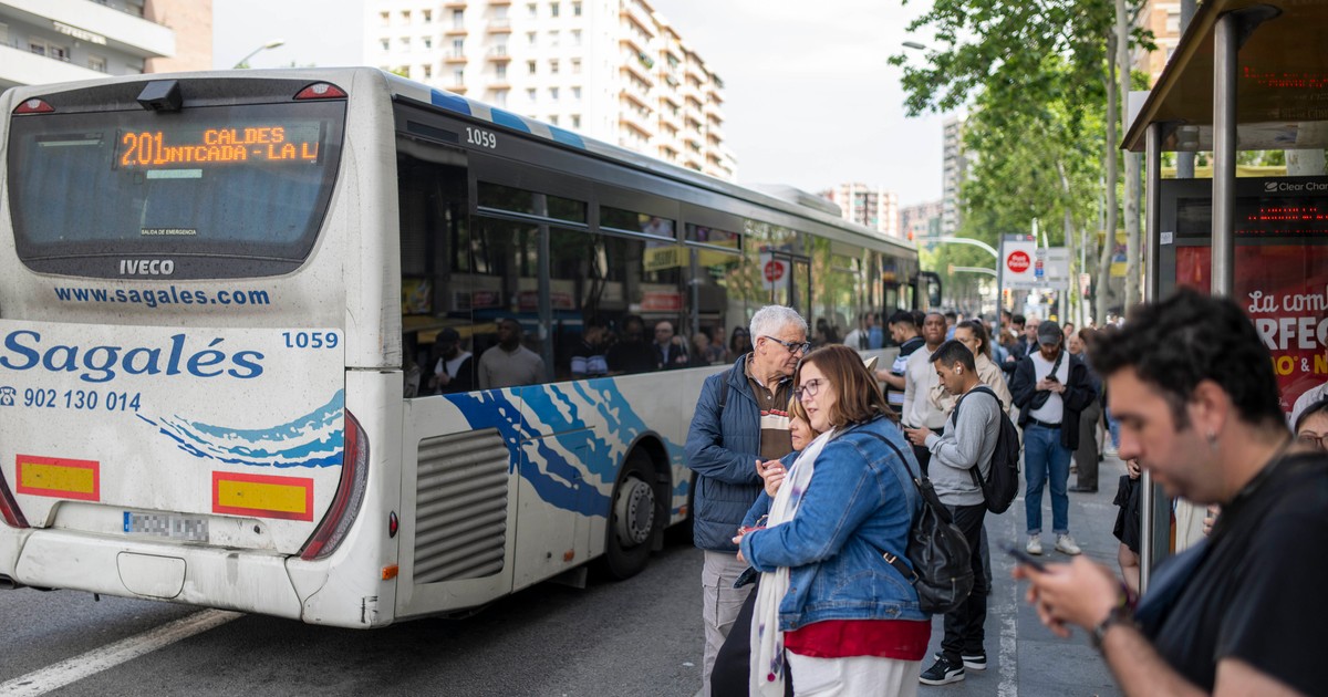 Turistabuszok rohantak egymásba Barcelonában: több mint ötvenen sérültek meg a szörnyű balesetben