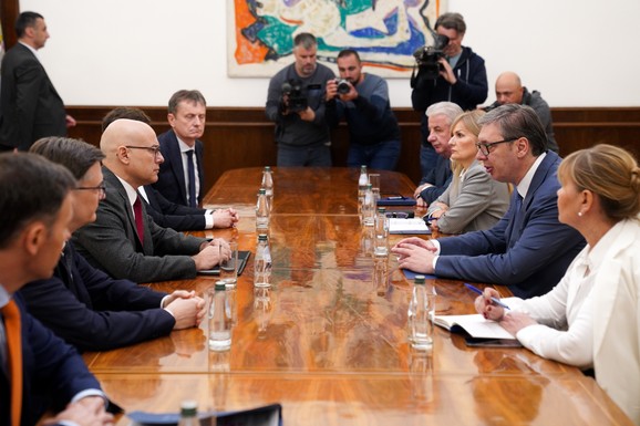 KONSULTACIJE U PREDSEDNIŠTVU Vučić sa predstavnicima dve stranke, na razgovoru Vučević i Brnabić: "Spremni za izbore, kad god da budu" (FOTO, VIDEO)