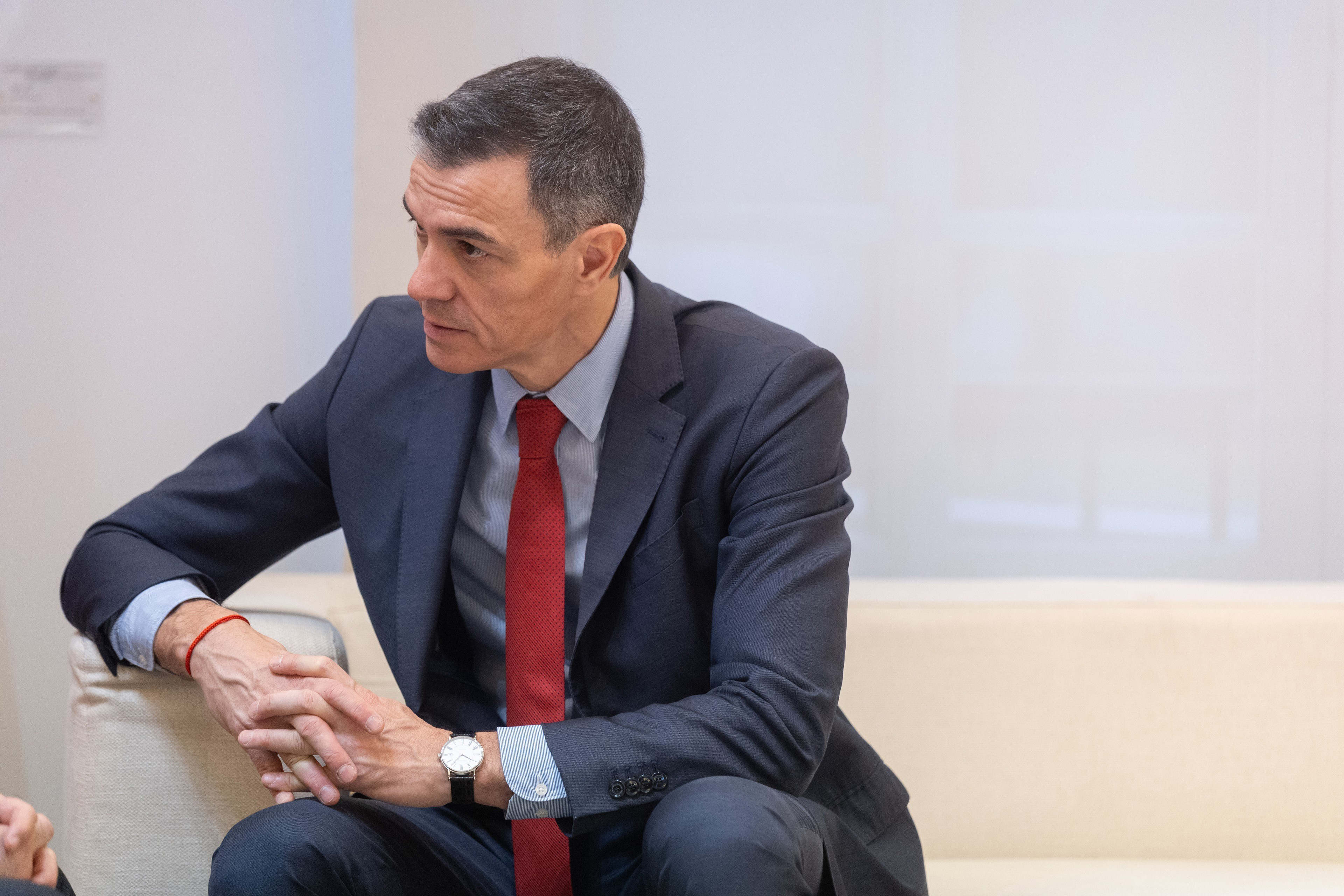 Sánchez prohíbe redes sociales a menores de 16 años y perseguirá a directivos