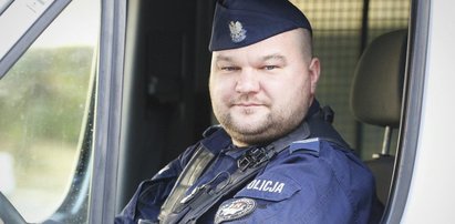 Dzielny policjant wyniósł człowieka z ognia