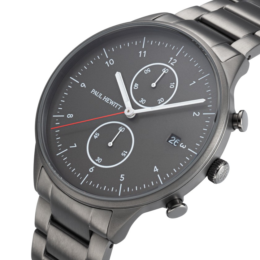 «Chrono II»-Uhr mit Gehäuse aus gebürstetem Edelstahl und einem Metallband aus Edelstahl in Schwarz von Paul Hewitt für 249 Franken. 