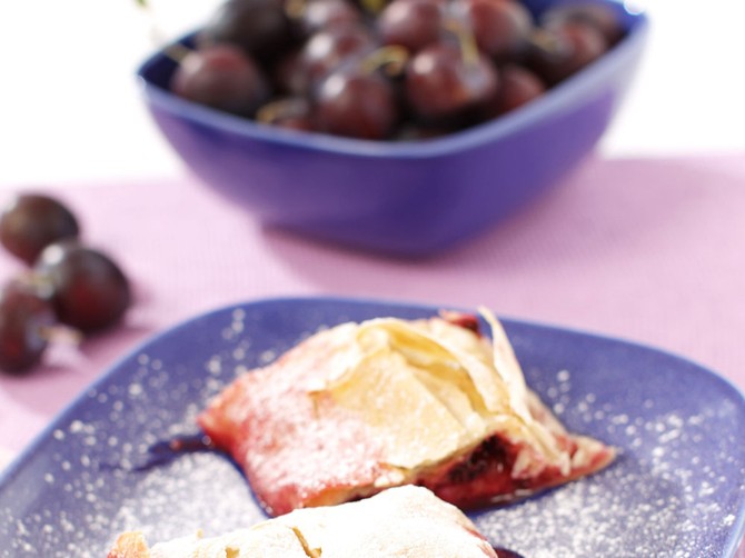 20346_nanina-pita-stock-photo-delicious-plum-piece-of-pie-shutterstock_68917102