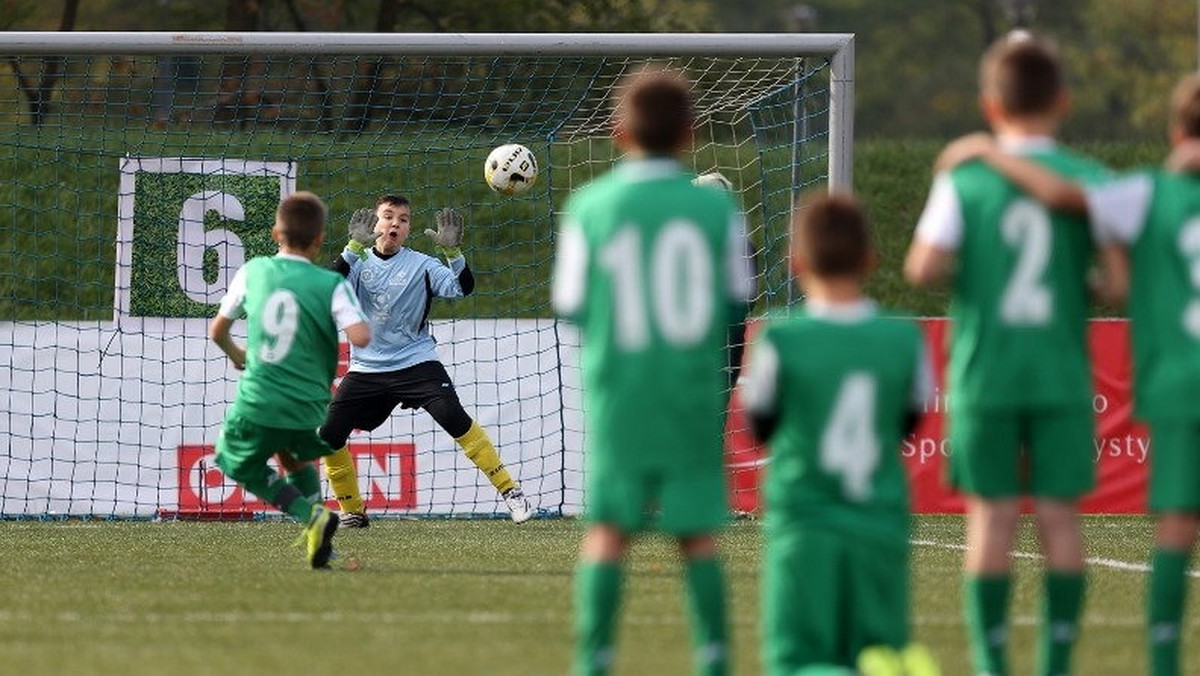 Znamy już wszystkich finalistów szóstej edycji Turnieju Orlika o puchar premiera RP. Do decydującej fazy awansowały aż trzy drużyny z województwa zachodniopomorskiego: GUKS Dolice (chłopcy młodsi), UKS SP Orzeł 2010 Wałcz (dziewczęta starsze) oraz Gimnazjum nr dwa Kołobrzeg (chłopcy starsi).