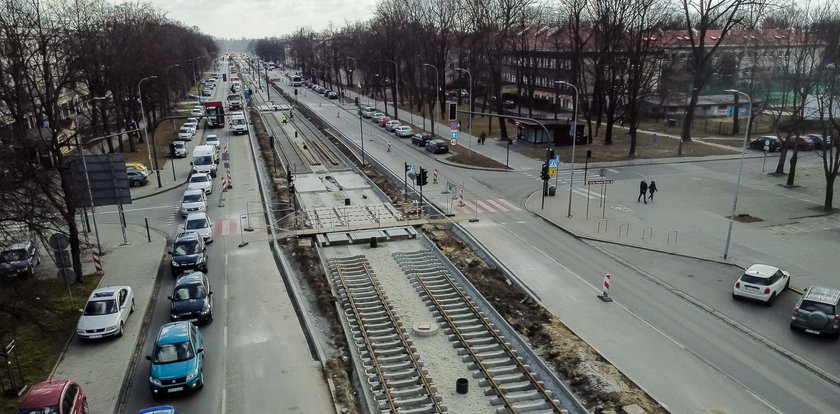 Kładą nowe tory tramwajowe na Ptaszyckiego i Jana Pawła II. Modernizowana trasa liczy blisko dwa kilometry!
