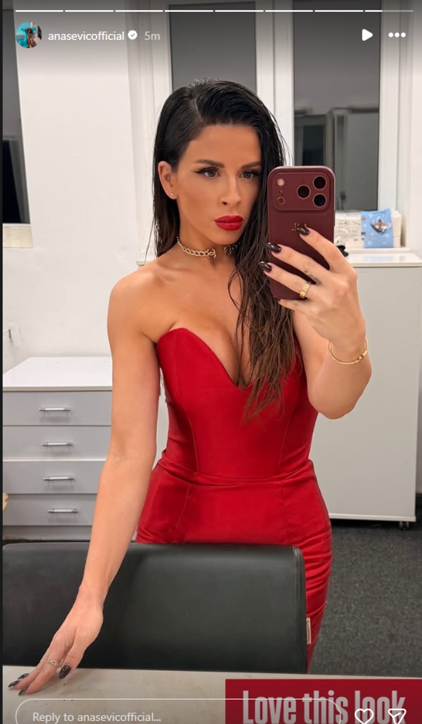 Ana Sević pokazala dekolte za desetku u vatrenoj haljini