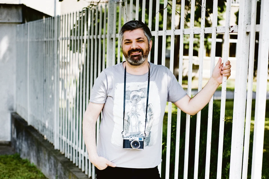 "Među osuđenicima probudili smo izvanredne talente za glumu, poeziju, crtanje...", kaže Igor Čoko, fotograf 
i antropolog