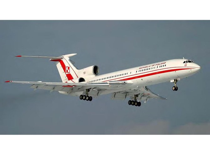 Niepublikowane zdjęcia pochodzące z raportu komisji Millera, na zdjęciu: Tu-154 gotowy do lądowania