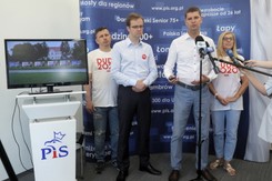 Piontkowski pokazuje zniszczone banery Dudy. 'Bezprecedensowa skala'