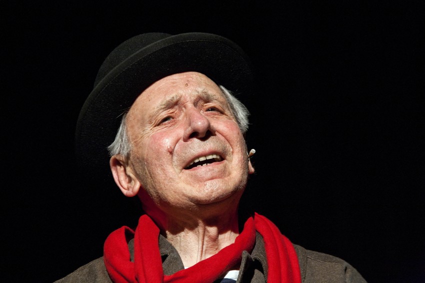 Iz predstave "Plavi anđeo"