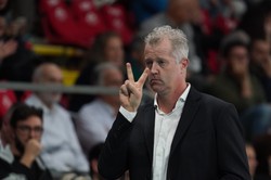 Polscy siatkarze poznali wyniki testów na koronawirusa i... wkręcali trenera WIDEO