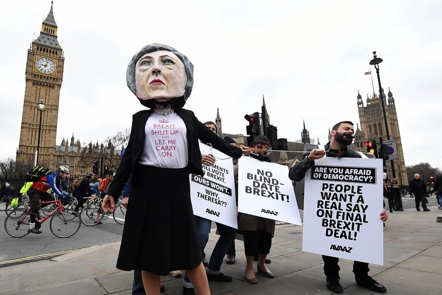 Pro EU protesters demonstrate against Brexit outside parliament