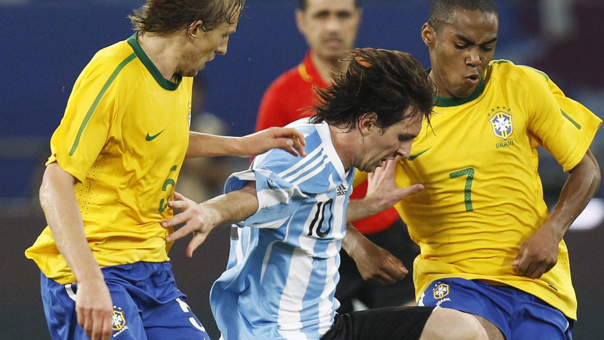 21 listopada to nowy termin rozegrana meczu rewanżowego w ramach "Superclasico de las Americas" pomiędzy reprezentacjami Argentyny i Brazylii. Wcześniej spotkanie miało się odbyć 4 października.