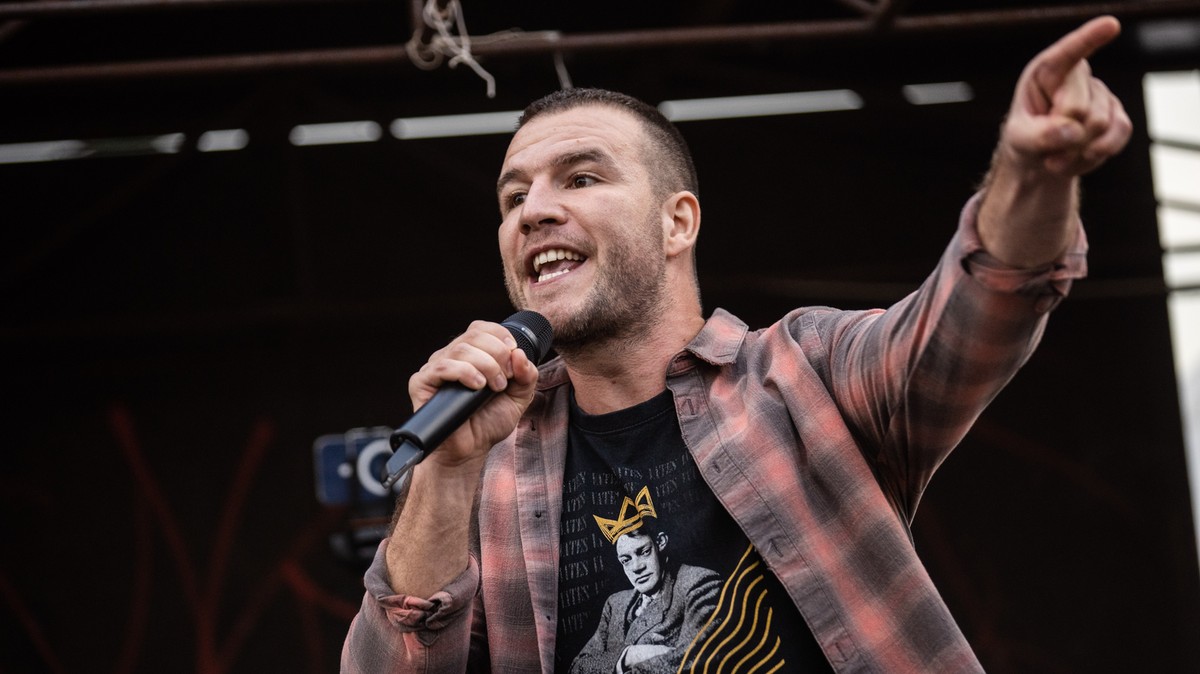 &quot;Te sem vagy kivétel, masszívan politizálsz!&quot; - Kitört a balhé Molnár Áron és Hajdú Péter között: a színész páros lábbal szállt bele a tévésbe