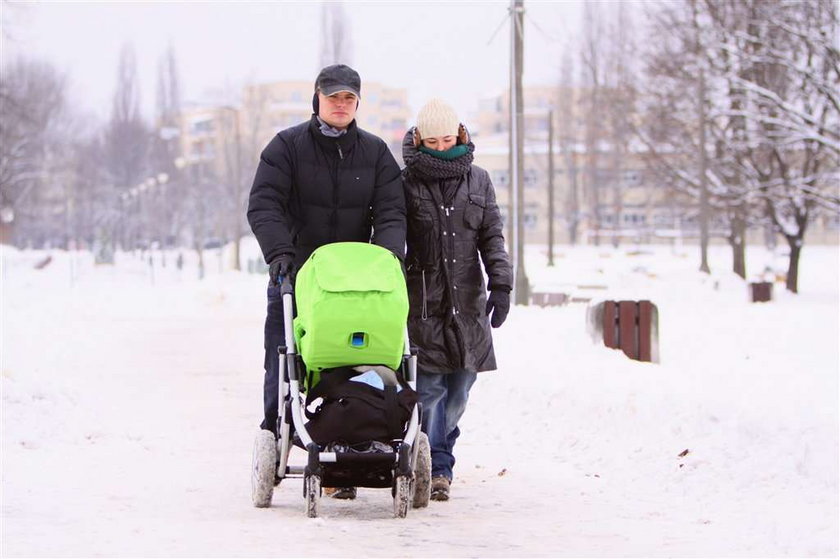 Cichopek i Hakiel hartują synka! Za oknem -10 stopni!