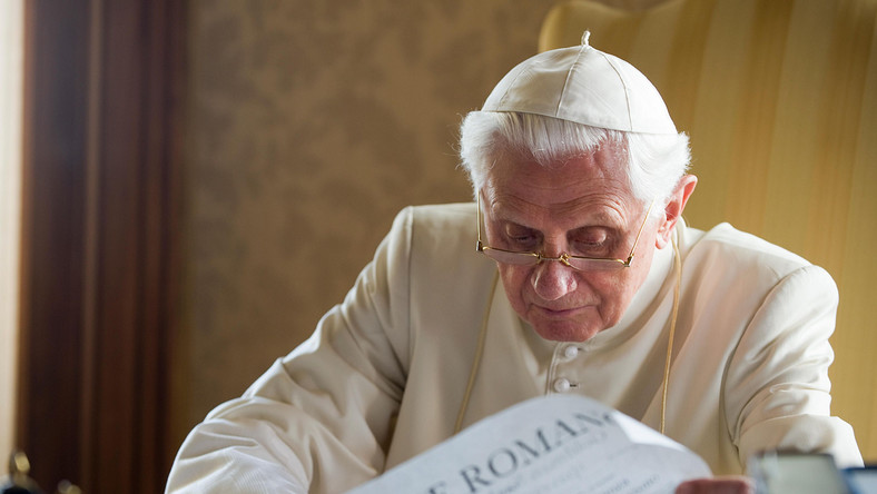 Abdykacja papieża sprawia kłopoty w Watykanie