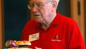 Warren Buffett skipped local cuisine in favor of fast food during his China trip in 1995.REUTERS/Rick Wilking
