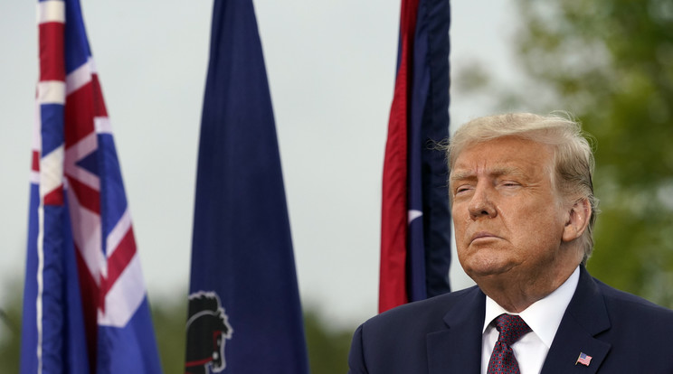 Donald Trump amerikai elnök részt vesz az Egyesült Államok elleni repülőgépes terrortámadások 19. évfordulója alkalmából rendezett megemlékezésen a pennsylvaniai Shanksville-ben 2020. szeptember 11-én. / Fotó: MTI/AP/Alex Brandon