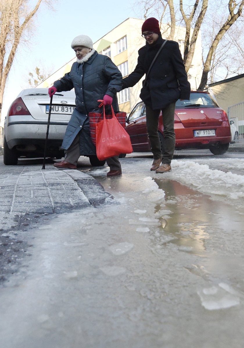 Woda zalała Obozową