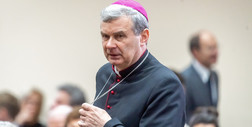 Biskup wprost o pomyśle zakazu sprzedaży alkoholu na stacjach paliw. Mówi o "polskiej racji stanu"