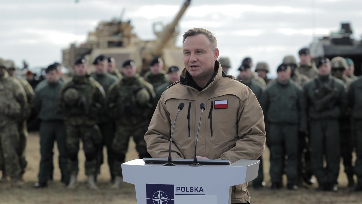 Podczas wizyty na poligonie w Orzyszu prezydent Andrzej Duda podziękował wojskom sojuszniczym za współpracę z polskimi żołnierzami i wyraził nadzieję, że "z biegiem lat obecność NATO w Polsce będzie się powiększała”.