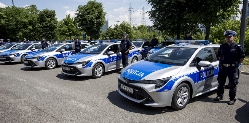 Policjanci mają super bryki