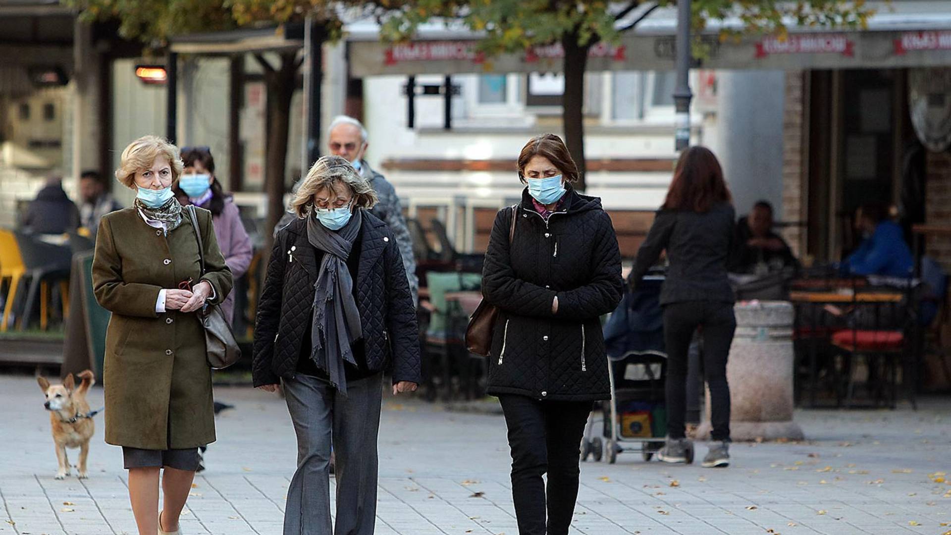 Broj novozaraženih koronom napokon ispod 3.000, ali je testirano duplo manje ljudi nego ranije, broj preminulih i dalje isti