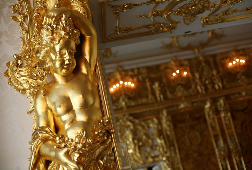 Detalji na jednom od zidova replike Ćilibarske sobe