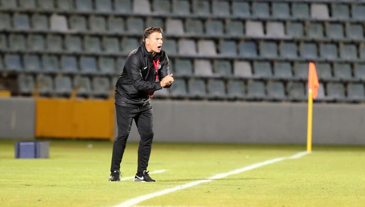 Nije mu bilo do priče! Partizan imao tešku evropsku noć, Aleksandar Stanojević "cedio" reči posle ludog meča usred okeana - Vimarsana News