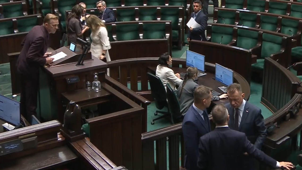 Poseł PO zrugał Mariusza Błaszczaka: przyszedł tu pan jak na targowisko [RELACJA NA ŻYWO]