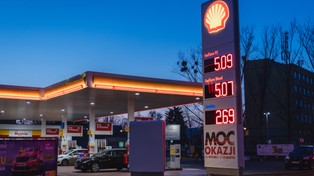 Shell: w niektórych częściach Wielkiej Brytanii zaczyna brakować niektórych gatunków paliw