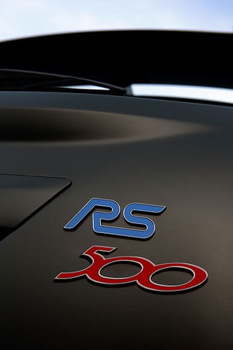 Ford Focus RS500 - limitowana seria na zakończenie produkcji. Pod maską 350 KM na przedniej osi! Bestia.