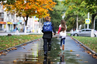 Koniec uciążliwego obowiązku jeszcze w roku szkolnym 2024/2025. Rodzice mogą odetchnąć. MEN jednak działa w porozumieniu z MS